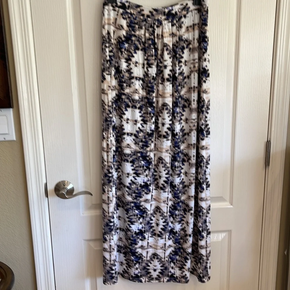 Long skirt with pleats front and back - Picture 3 of 8